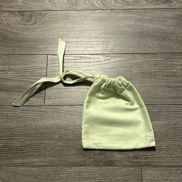 BURBERRY Small Drawstring Dust Bag in Green￨(Size 7" x 8.25") - Picture 8 of 8